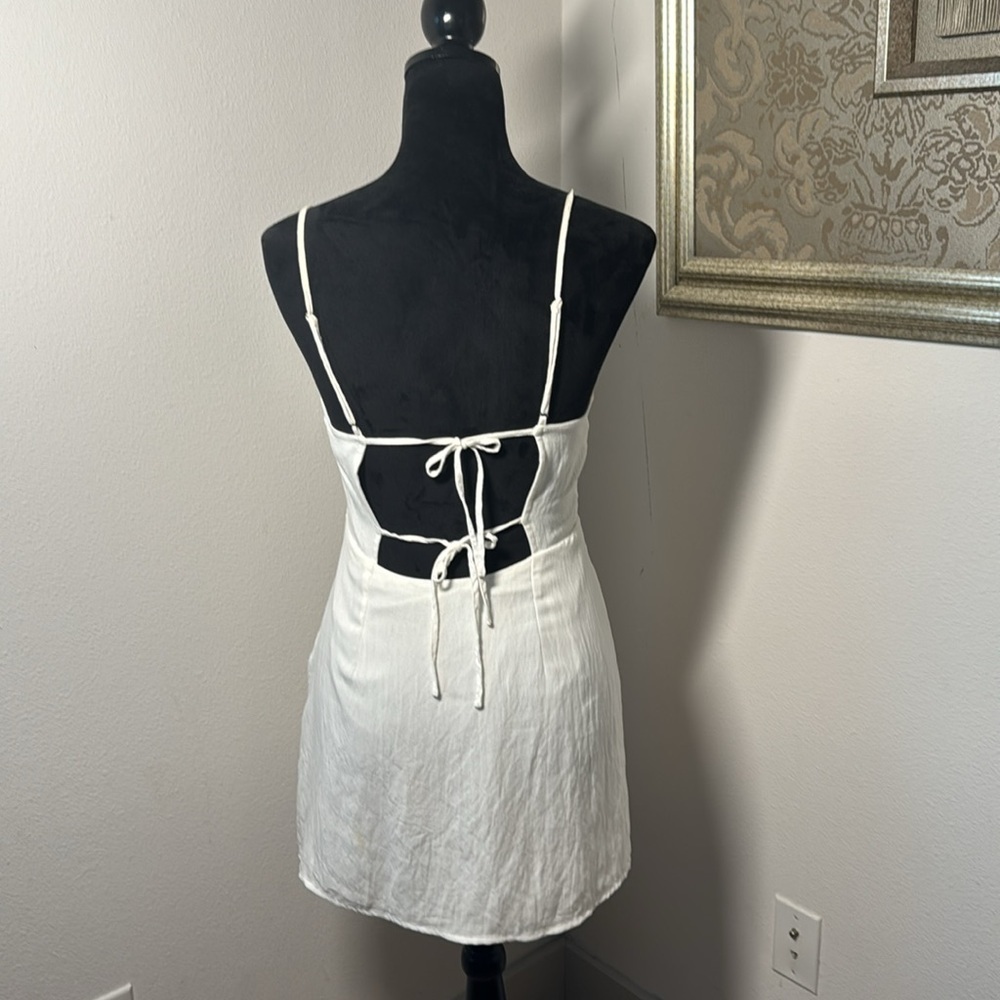 Lulu’s ivory Spring crossed back mini dress Sz M‎ - Picture 5 of 9